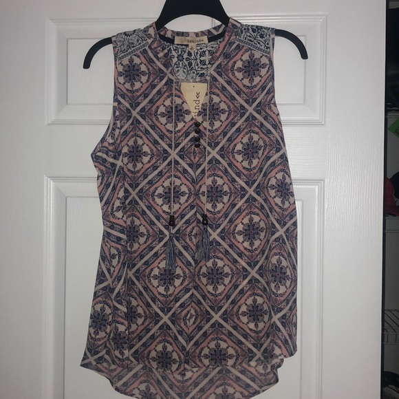 Rewind Tops - Sleeveless blouse